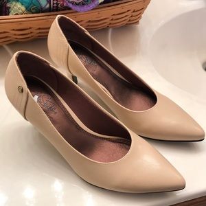 Life Stride Flex Cream Heels